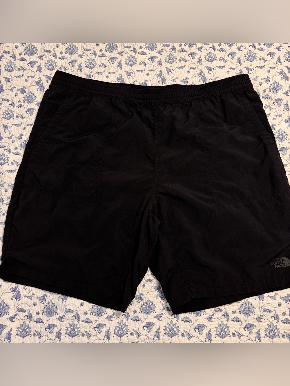 The North Face Men’s XXL Black shorts elastic waist lightweight nylon athletic